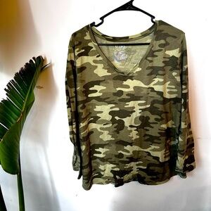 Terra Sky woman’s army camo top.  Size 1 x​